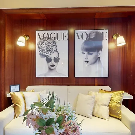Avenue Montaigne - Prime Location Apartment *