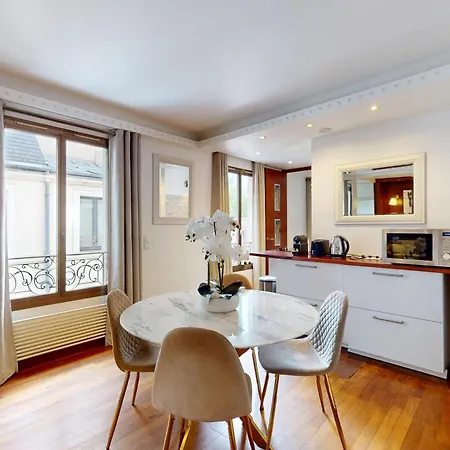Avenue Montaigne - Prime Location Paris