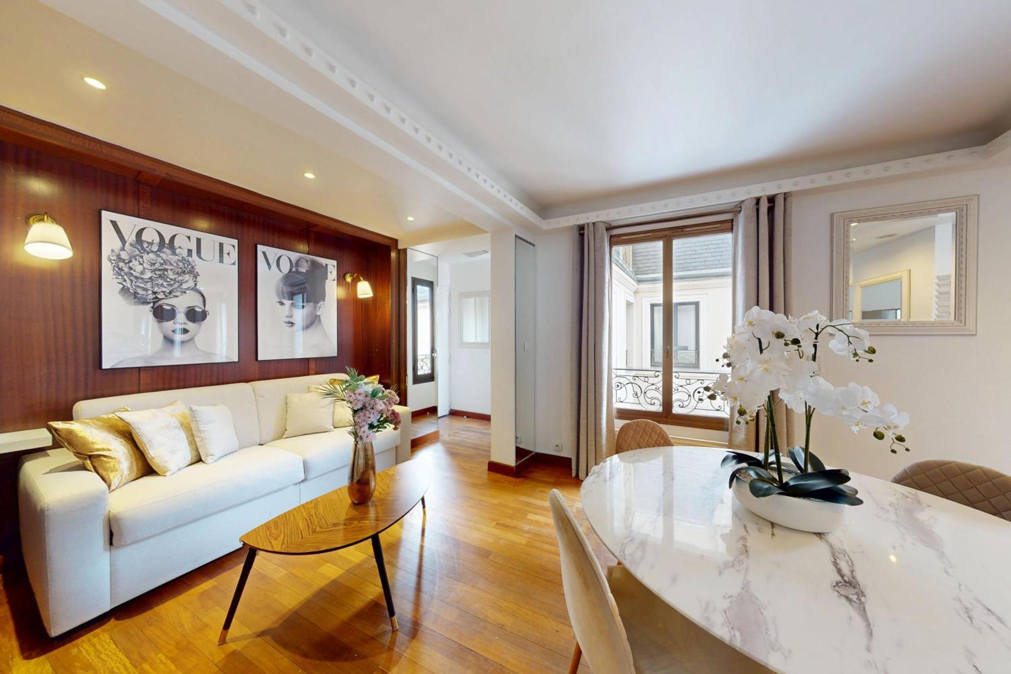 Avenue Montaigne - Prime Location Apartment *