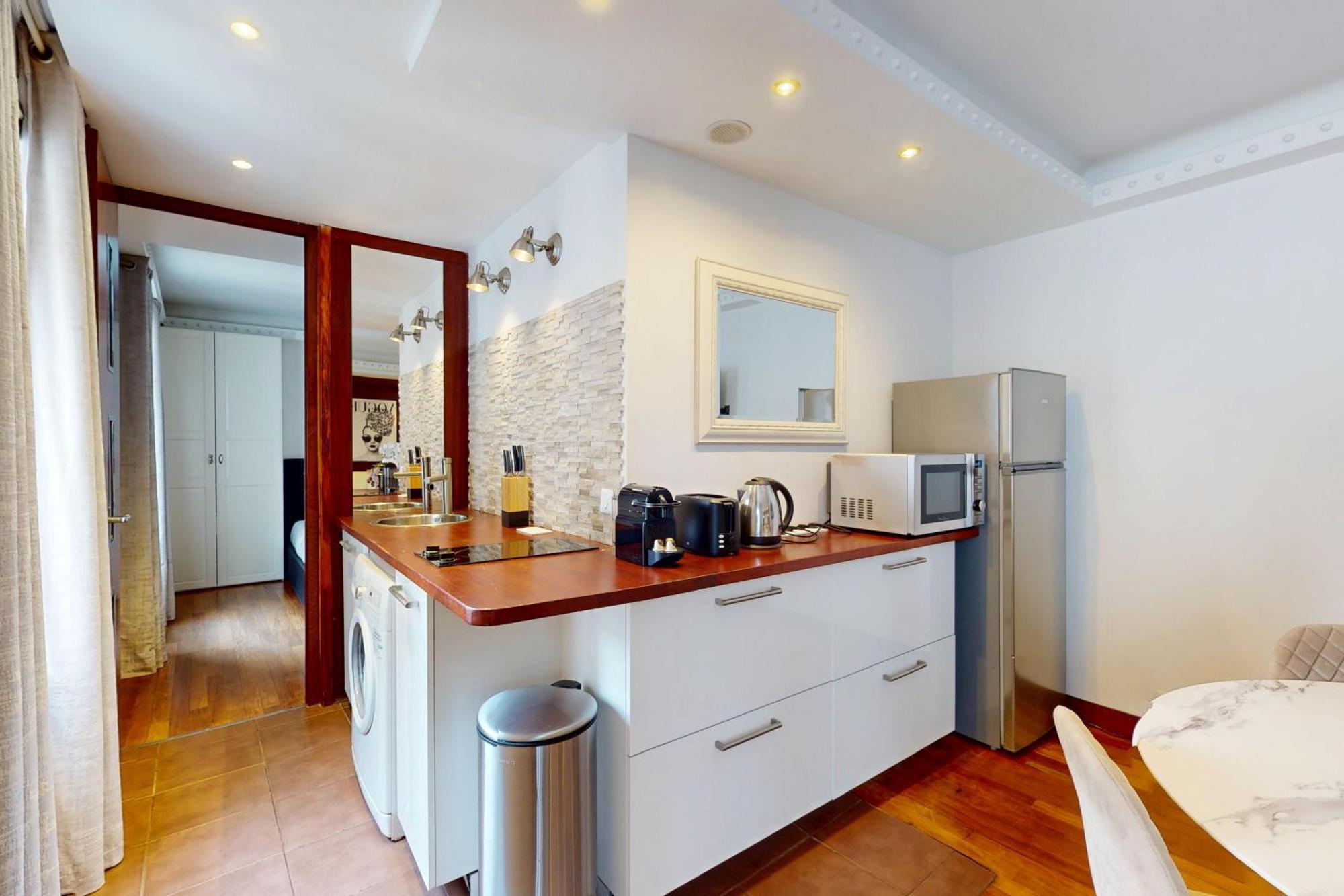 Avenue Montaigne - Prime Location
